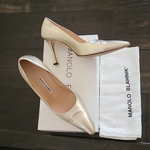 Manolo Blahnik gold pumps size 39